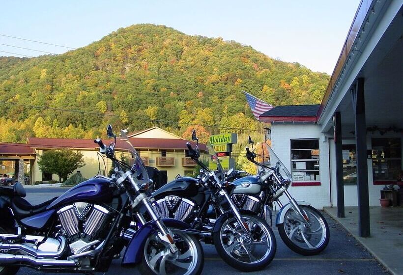 A Holiday Motel   Maggie Valley