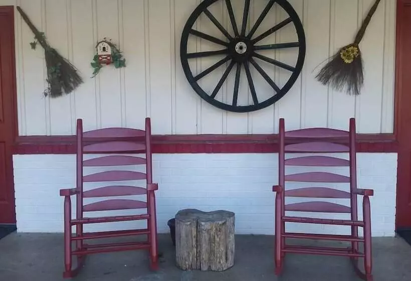 A Holiday Motel Maggie Valley