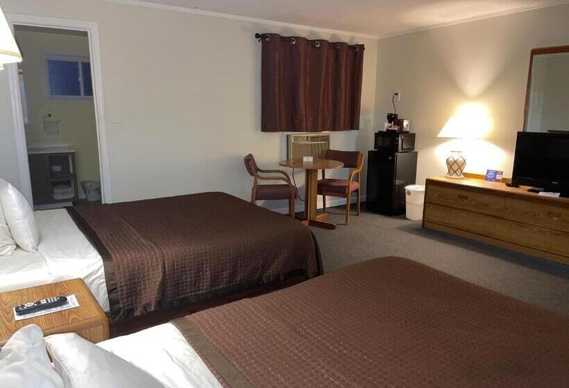 A Holiday Motel   Maggie Valley