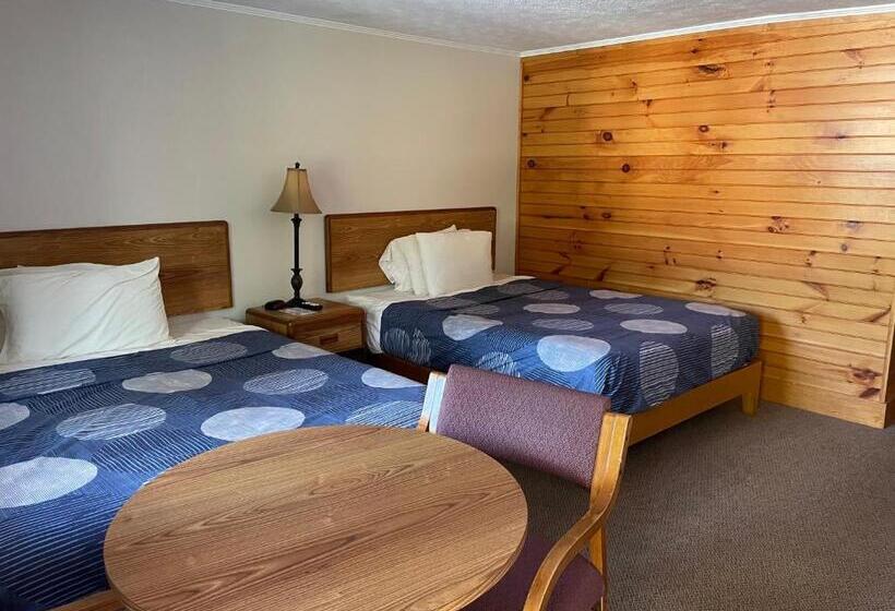 A Holiday Motel   Maggie Valley