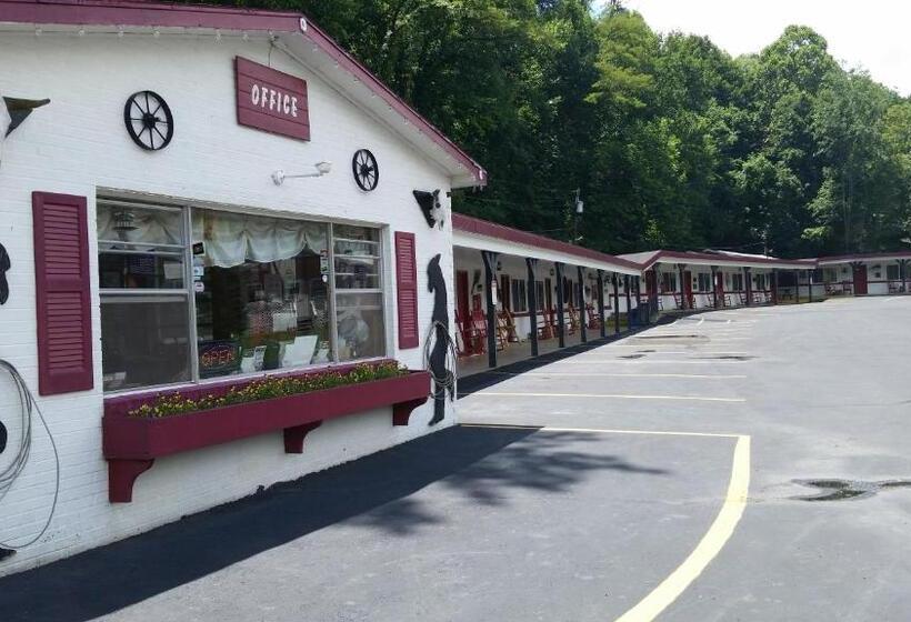 A Holiday Motel   Maggie Valley