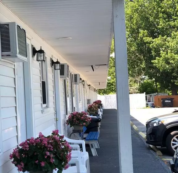 Admiral Motel