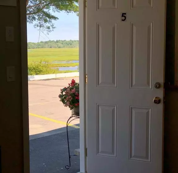 Admiral Motel