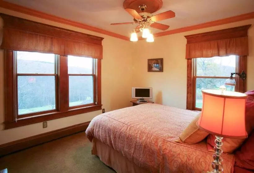 Aamiaismajoitus (B&B) Breezy Hill Inn