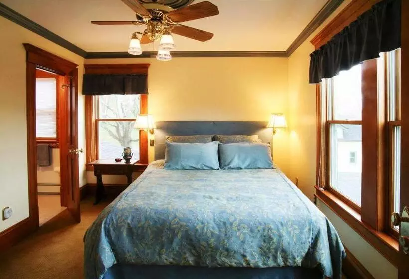 Aamiaismajoitus (B&B) Breezy Hill Inn