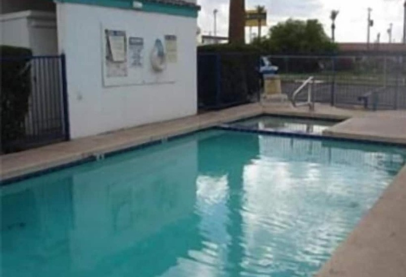 Colonade Motel Suites