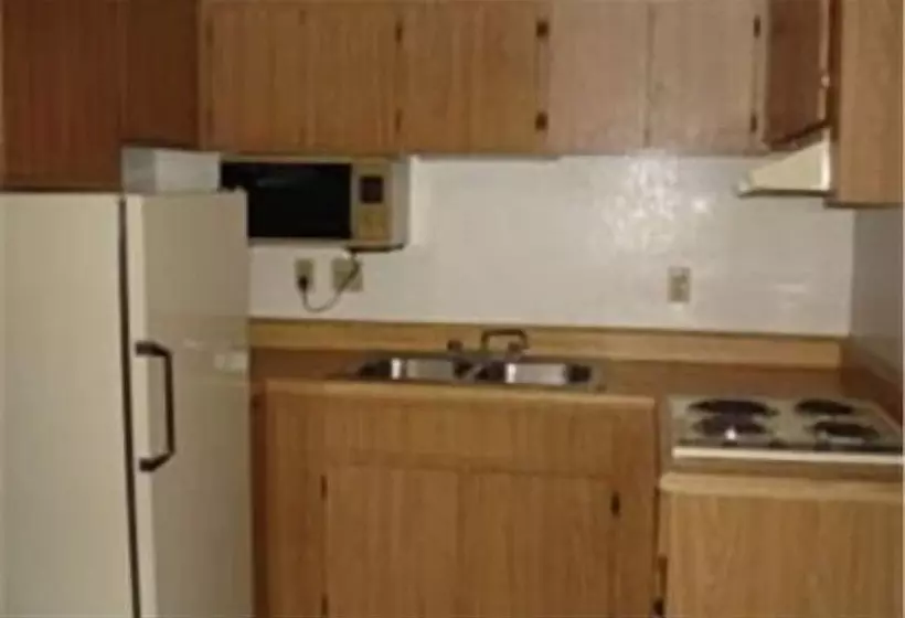 Colonade Motel Suites