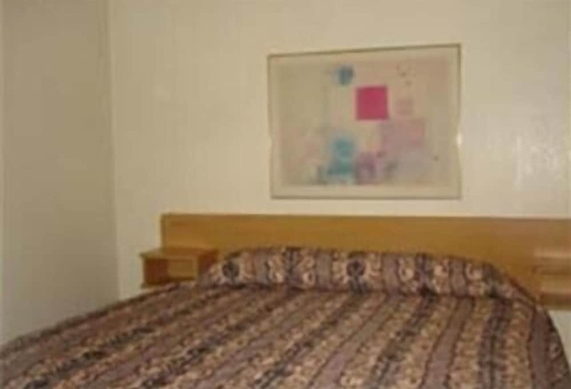 Colonade Motel Suites