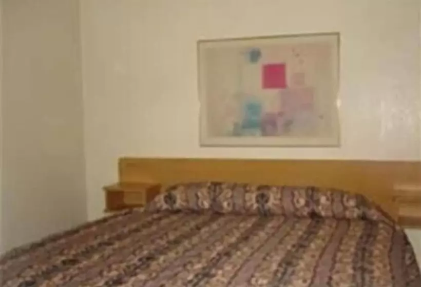 Colonade Motel Suites