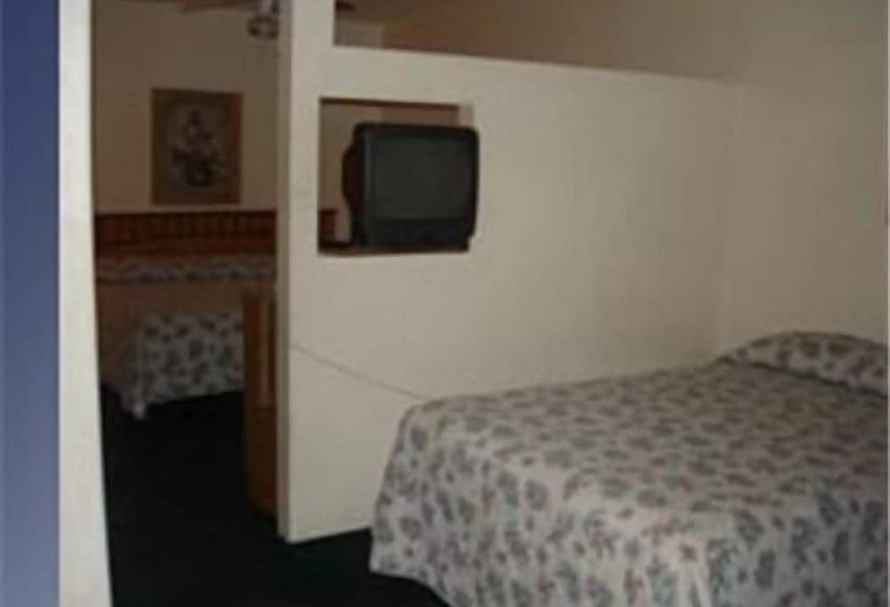 Colonade Motel Suites