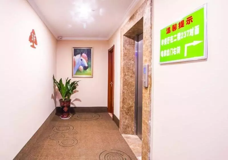 Hotelli Greentree Inn Jiaxing Zhonghuan South Road Zhonggang City Express