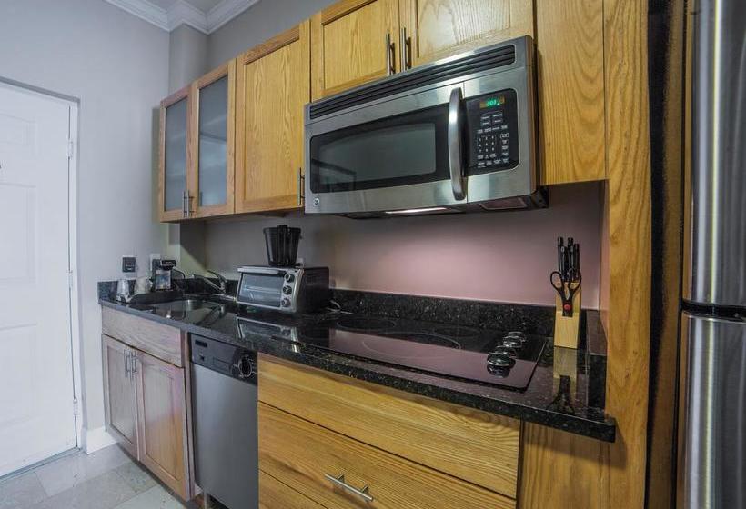 Nuvo Suites Hotel Miami Doral