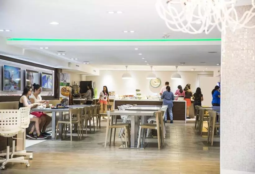 Hotelli Quality Inn & Suites By The Parks