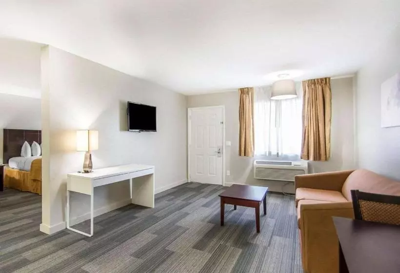 Hotelli Quality Inn & Suites By The Parks
