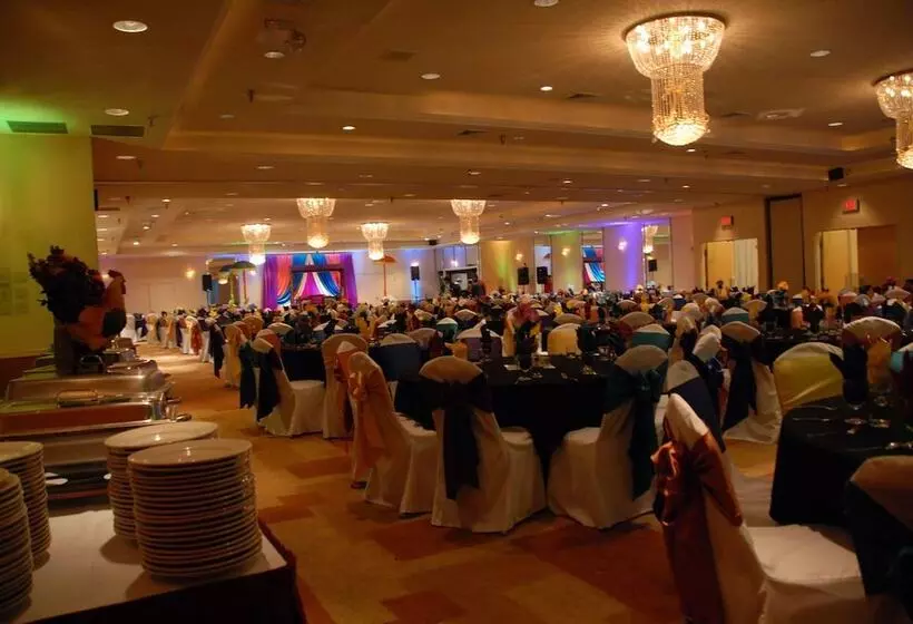 ホテル Ramada By Wyndham Glendale Heights/lombard