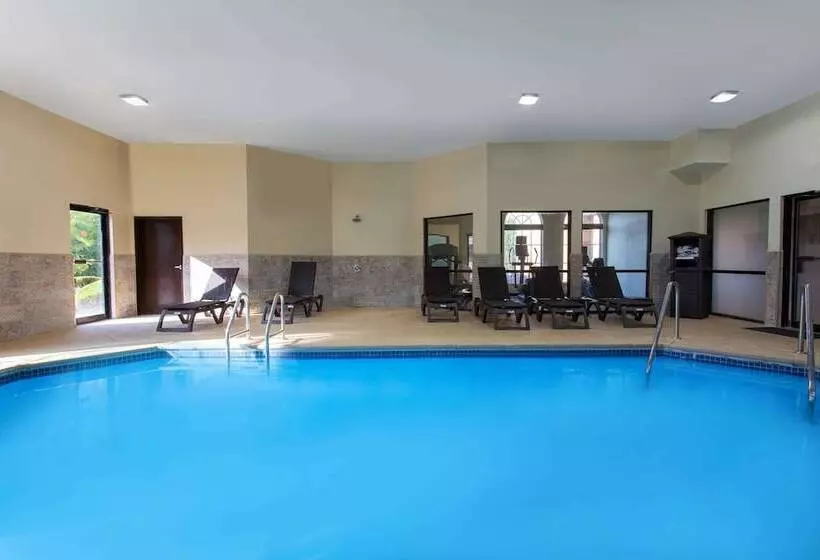 ホテル Ramada By Wyndham Glendale Heights/lombard