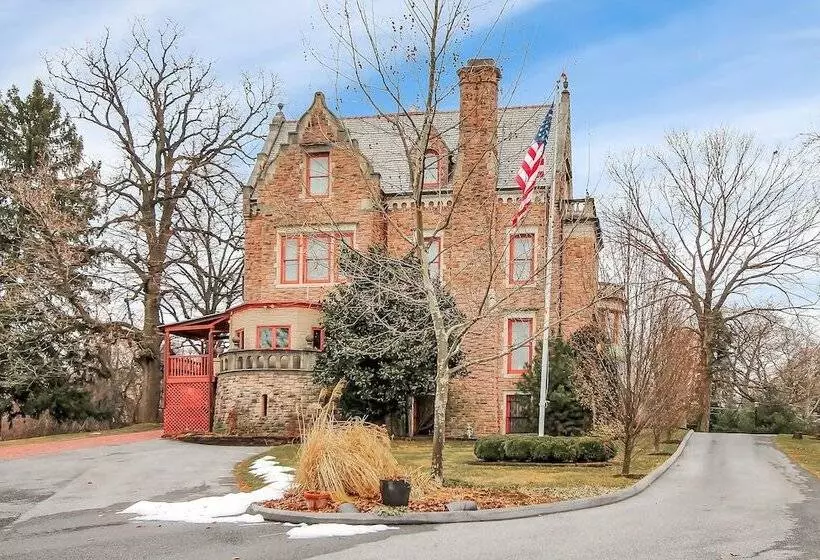 هتل The Gables At Stirling Guest