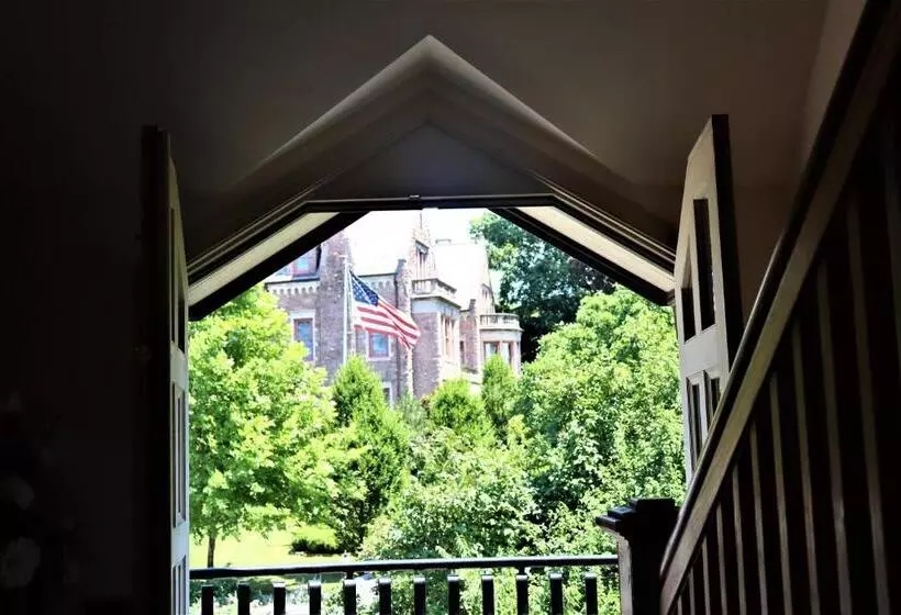 هتل The Gables At Stirling Guest