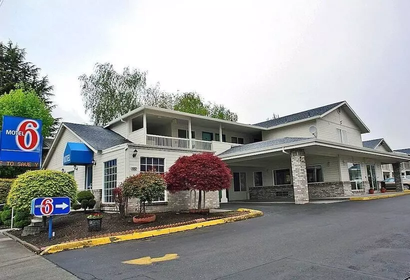 Motel 6 Portland Mall   205
