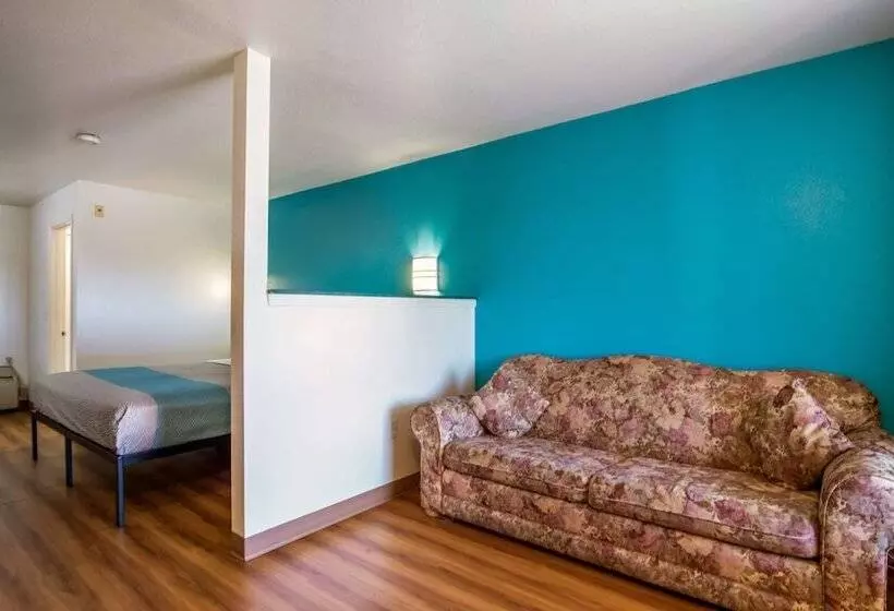 Motel 6 Portland Mall   205