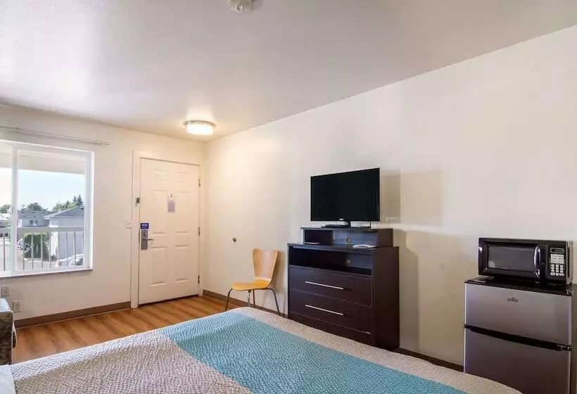 Motel 6 Portland Mall   205