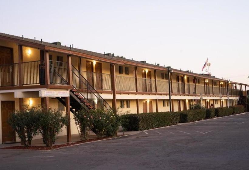 فندق على الطريق 99 Palms Inn & Suites