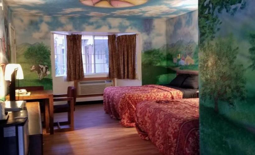 فندق على الطريق 99 Palms Inn & Suites