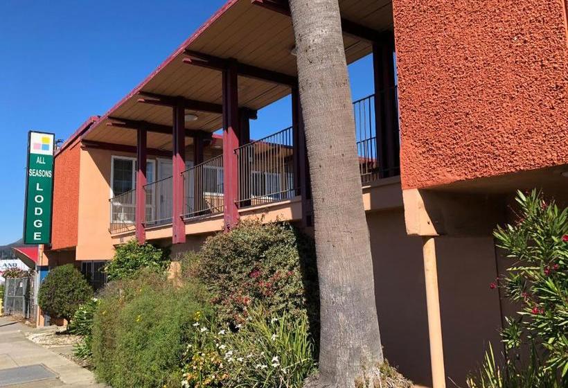 فندق على الطريق All Seasons Lodge