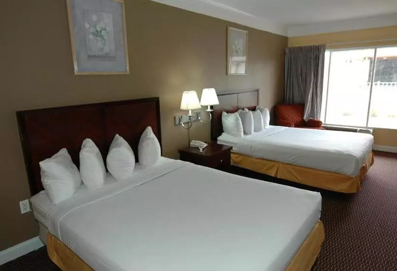 モーテル Ambassadors Inn & Suites