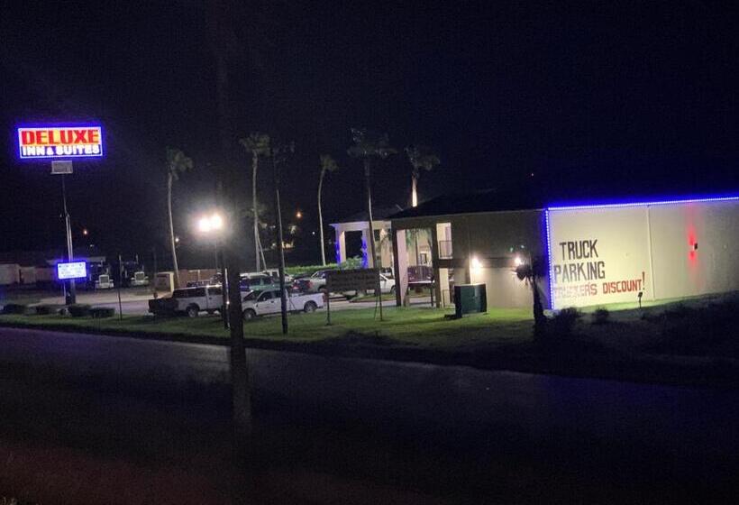 Motel Deluxe Inn And Suites