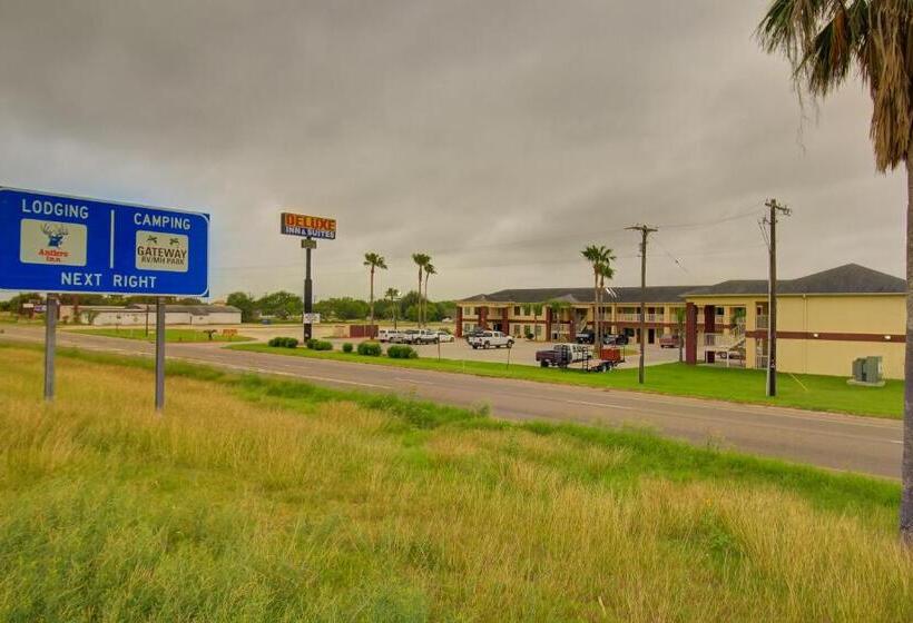 Motel Deluxe Inn And Suites