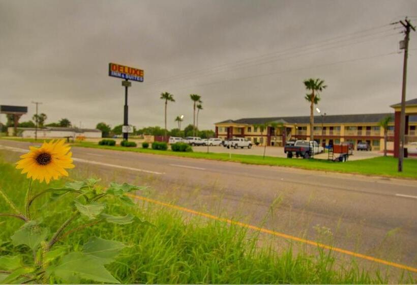 Motel Deluxe Inn And Suites