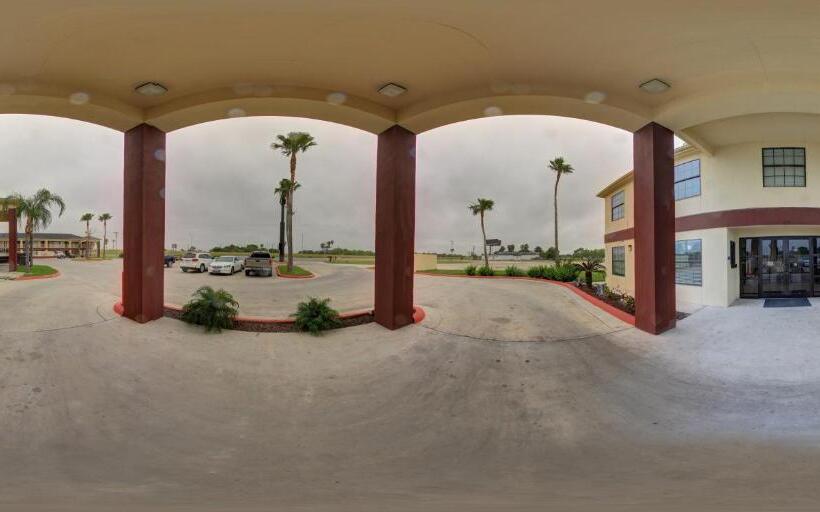 Motel Deluxe Inn And Suites