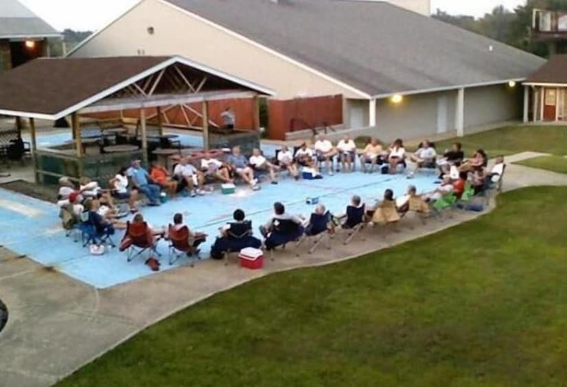 מוטל Red Carpet Inn Terre Haute