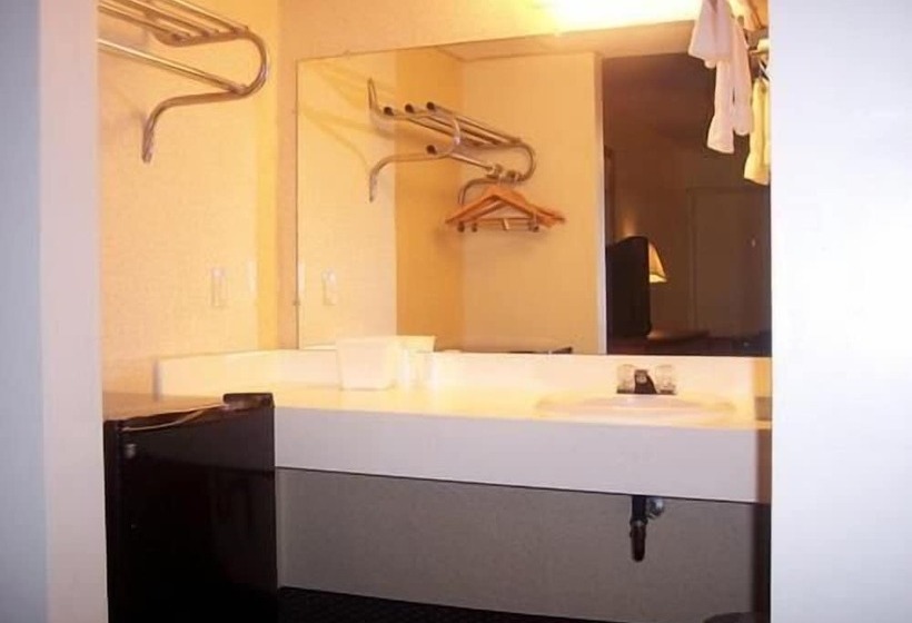 מוטל Red Carpet Inn Terre Haute