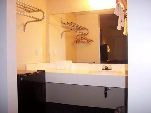 モーテル Red Carpet Inn Terre Haute