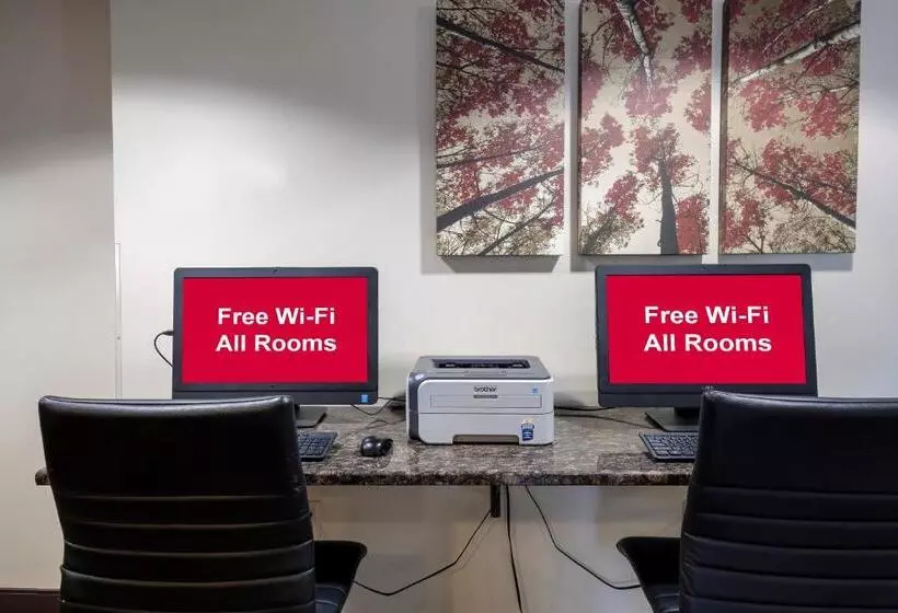 Motelli Red Roof Inn Plus+ & Suites Malone