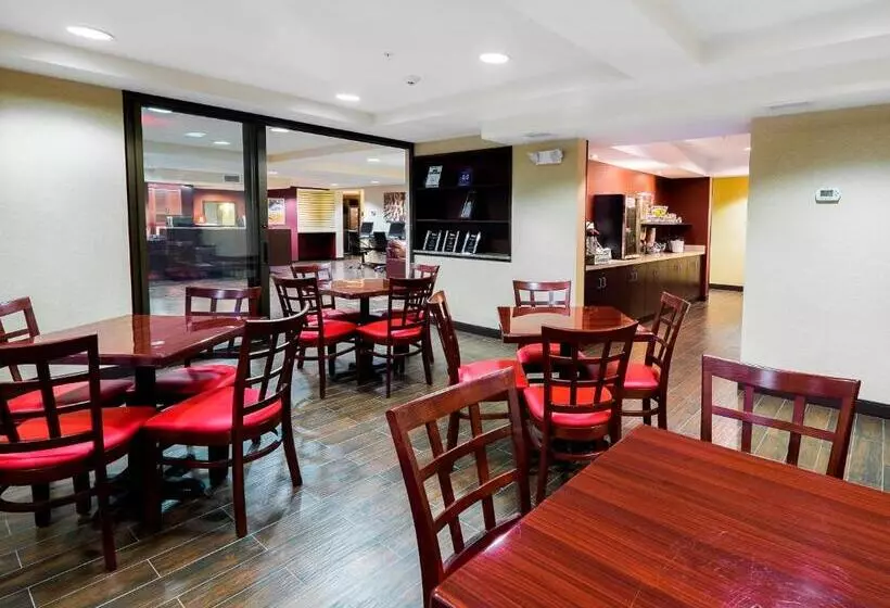 Motelli Red Roof Inn Plus+ & Suites Malone