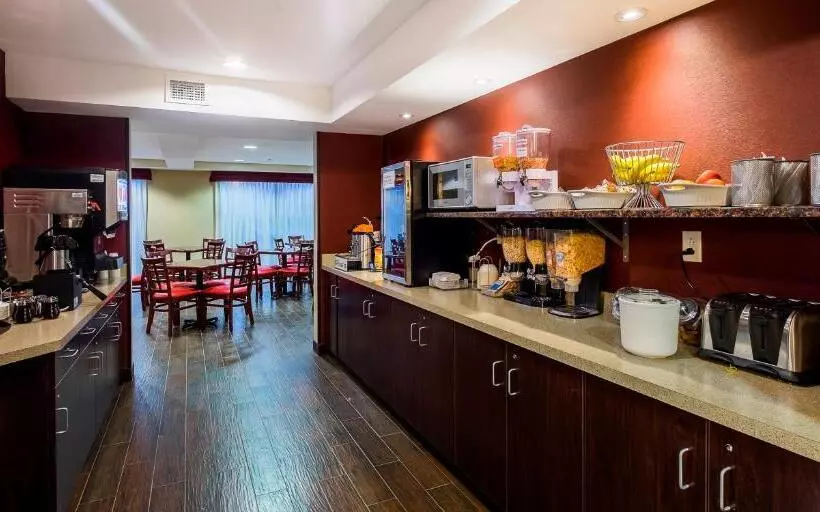 Motelli Red Roof Inn Plus+ & Suites Malone