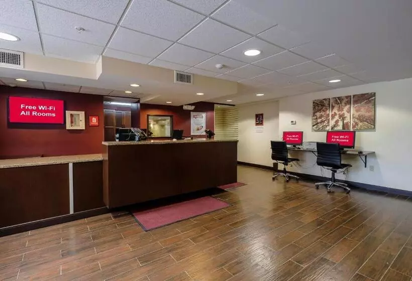 Motelli Red Roof Inn Plus+ & Suites Malone