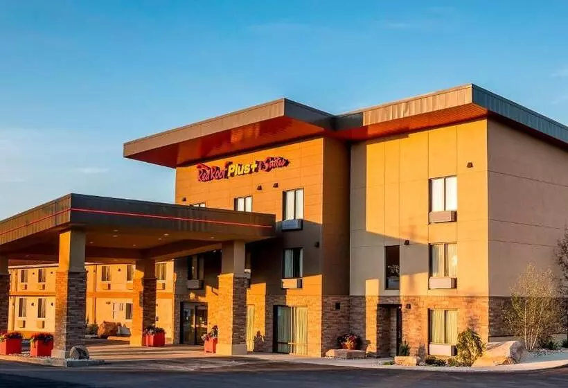 Motelli Red Roof Inn Plus+ & Suites Malone
