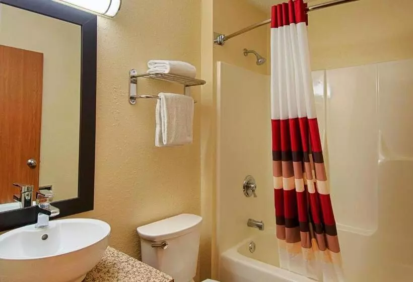 Motelli Red Roof Inn Plus+ & Suites Malone