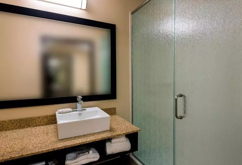 Motelli Red Roof Inn Plus+ & Suites Malone