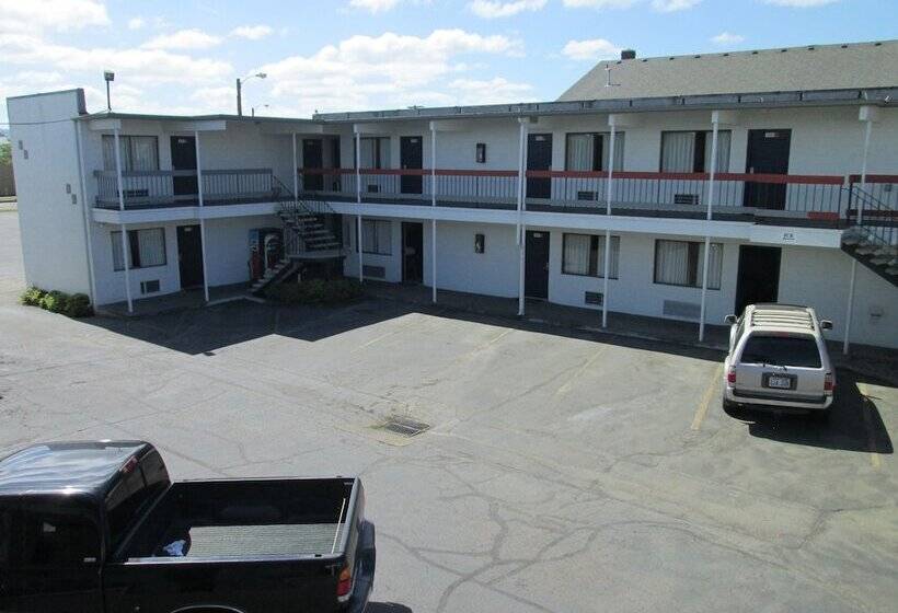 モーテル Travelers Inn