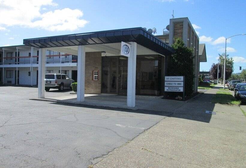 モーテル Travelers Inn