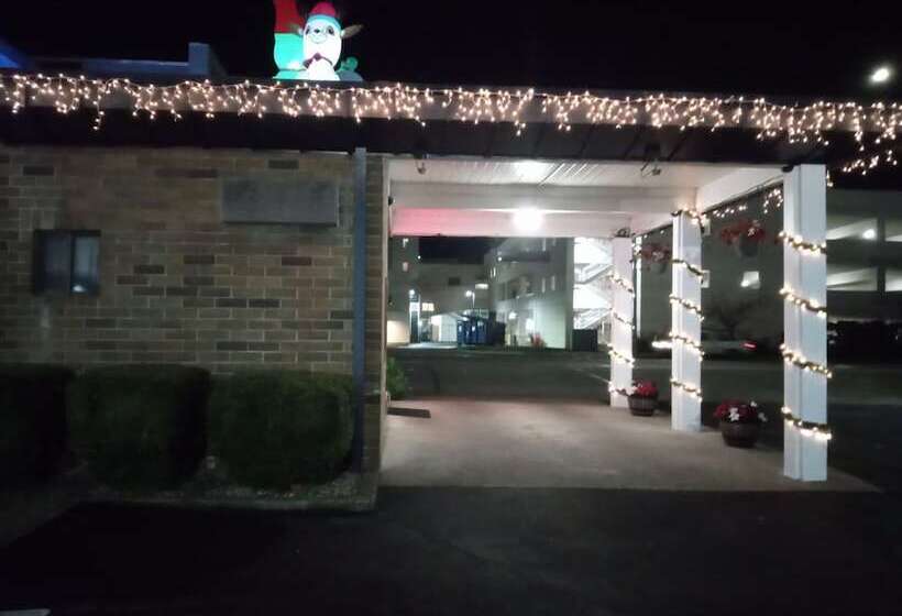 モーテル Travelers Inn