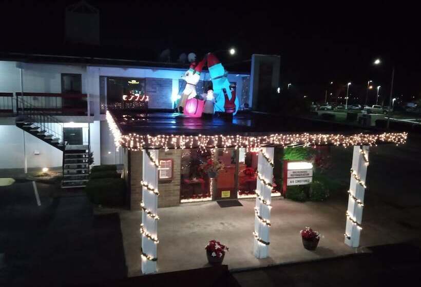 モーテル Travelers Inn