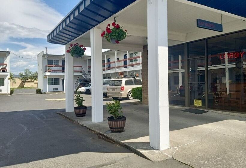 モーテル Travelers Inn