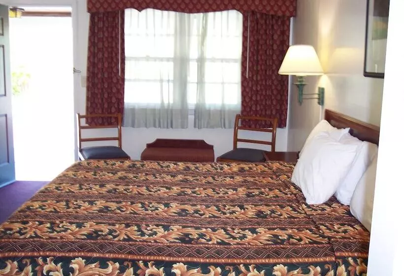 Shore Hills Motel