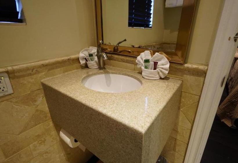 Trylon Hotel Hollywood